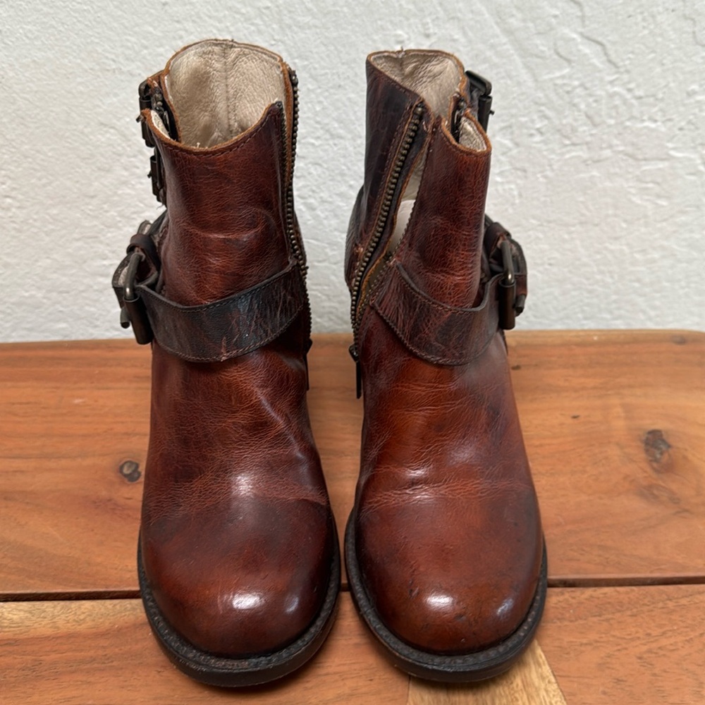 Gorgeous cognac bootie in perfect condition. Has never been worn.